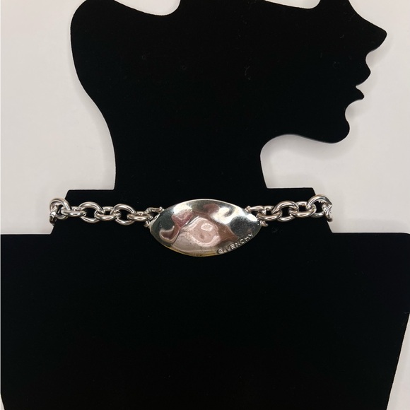 Sold | Givenchy vintage Silver Abstract Logo Tag Choker Chain Necklace - Picture 9 of 10